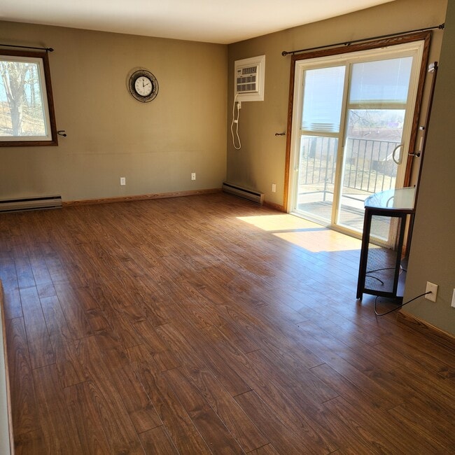 Photo - 524 Marshal Ct Unit B