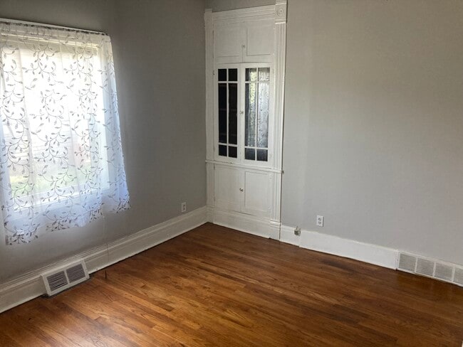 Photo - 1604 3rd Ave