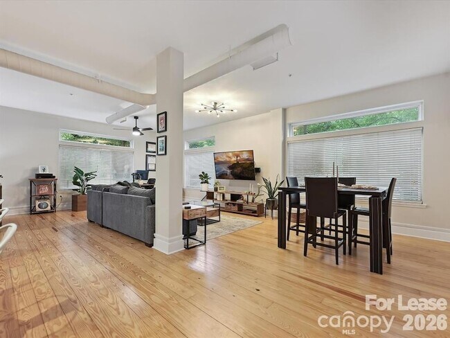 Photo - 404 N Laurel Ave Unit 11