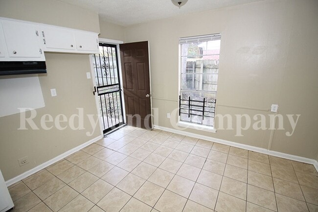 Photo - 4557 Spring Valley Dr
