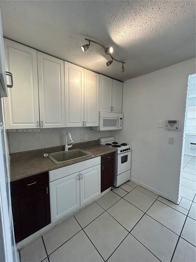 Photo - 1045 N Andrews Ave Unit 3