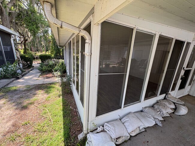 Photo - Tavares 1 Bed 1 Bath Waterfront Mobile Home Unit 1