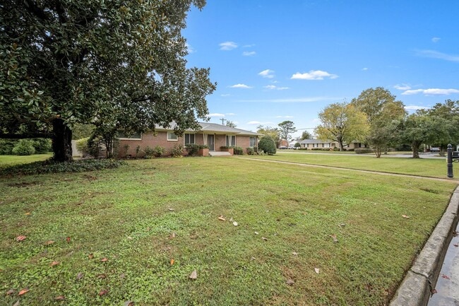 Photo - 902 Whitehall Rd