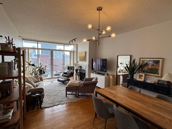 Photo - 1546 N Orleans St Unit 806