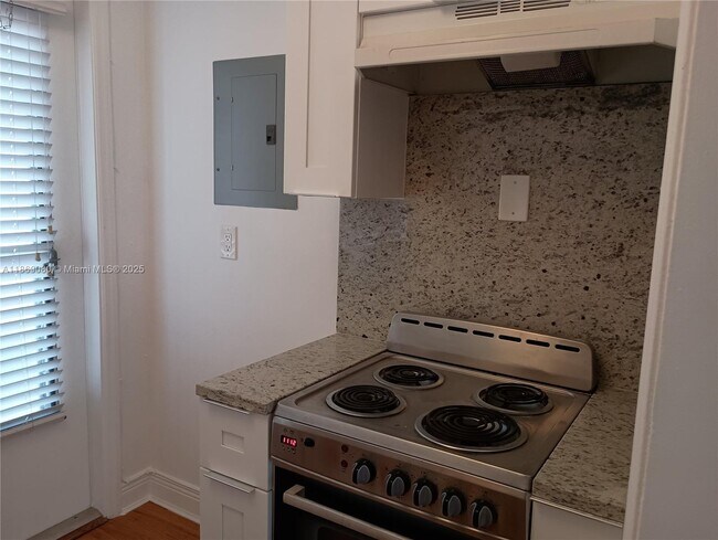 Photo - 535 74th St Unit 10