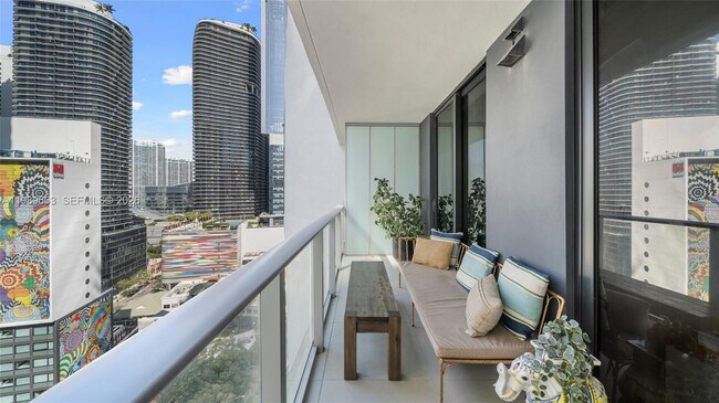 Building Photo - 1010 Brickell Ave Unit 2008