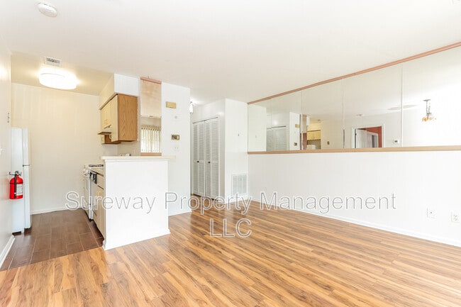 Photo - 134 Longfield Ct