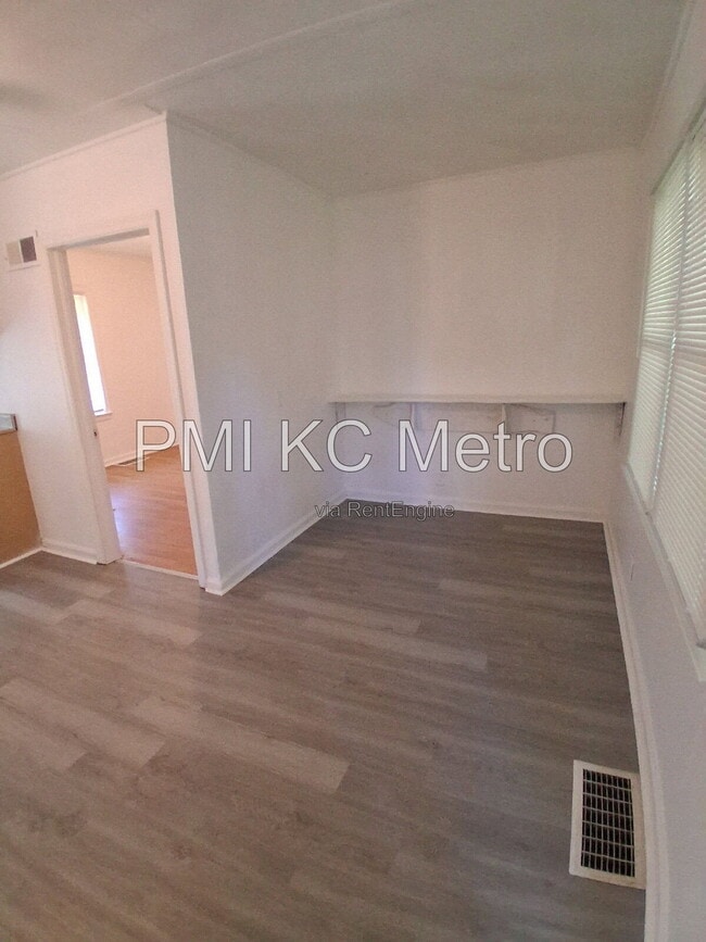 Building Photo - 26 S Central St Unit 9