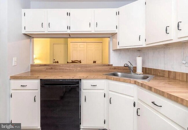 Photo - 608 Thornton Ct Unit 608