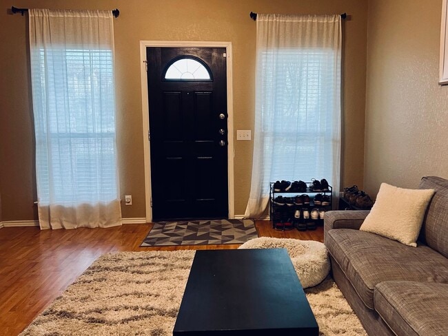 Photo - Two Bedroom Townhouse, Great Location!
