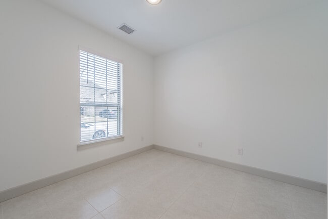 Photo - 2260 Bower Lane