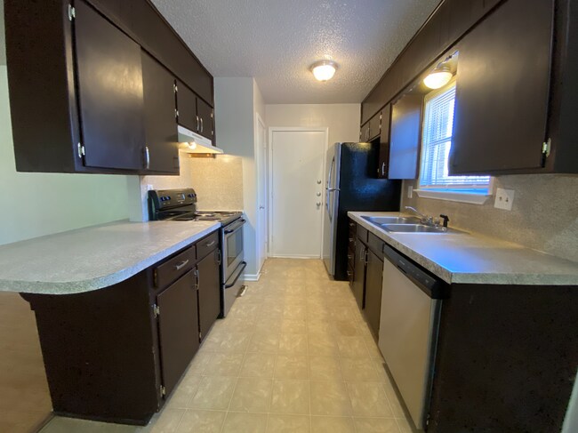 Photo - 107 Myra Lou Ave