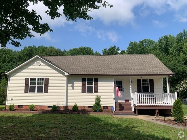Building Photo - Fantastic Renovated Raleigh Ranch, With Am... Rental