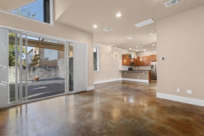 Photo - 1601 Houston St Unit 3