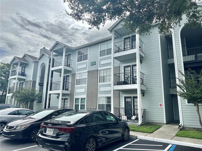 Building Photo - 10305 N Alafaya Trail Unit 10305 Rental