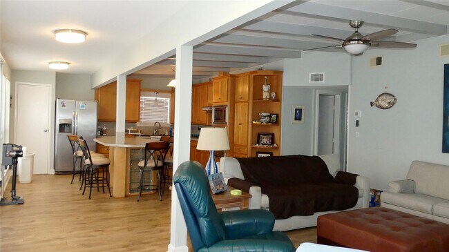 58 Lakeside Dr