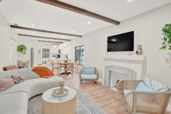 Photo - 727 Fernwood Dr