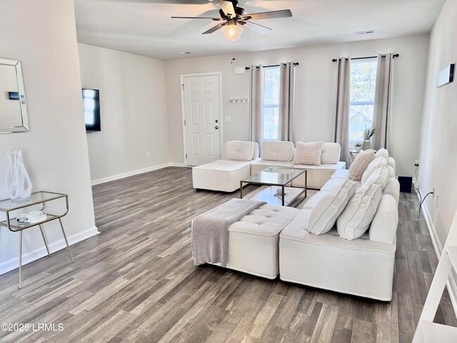 Photo - 23 Island Breeze Ln