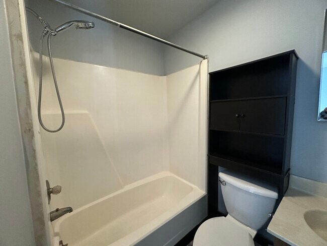 Photo - 123-16 Attica-W