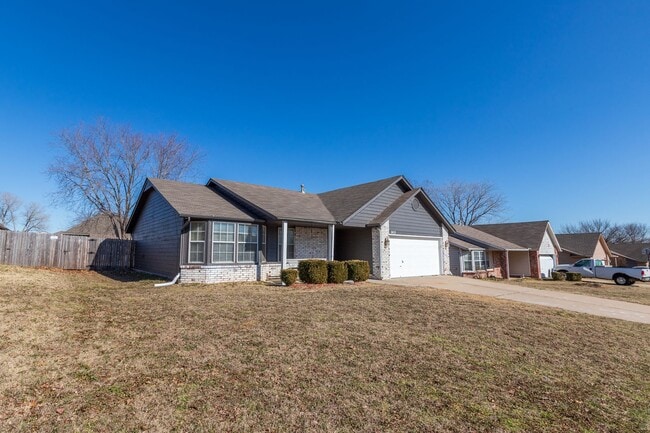 Photo - 3 Bed | 2 Bath in Broken Arrow!