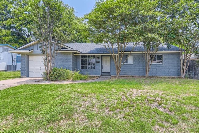 Photo - 8017 Briarwood Ln