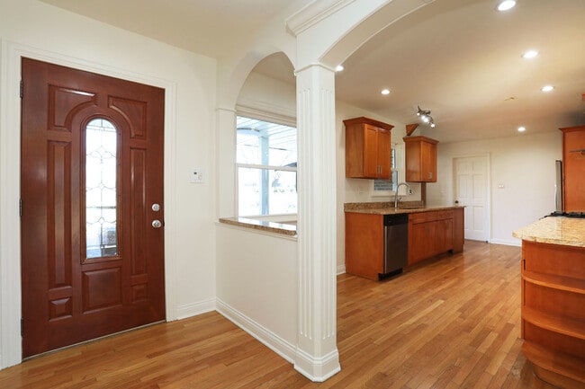 Photo - 409 Lexington Dr