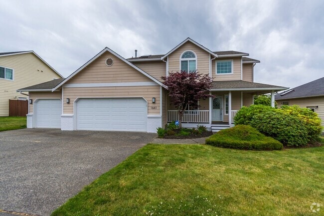 Building Photo - Stunning 4 Bedroom, 2.5 Bathroom Home With...
