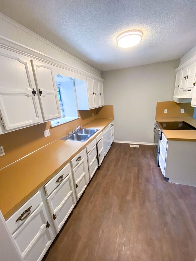 Beautiful 4 Bedroom 2 Bath House House Rental in Tulsa, OK