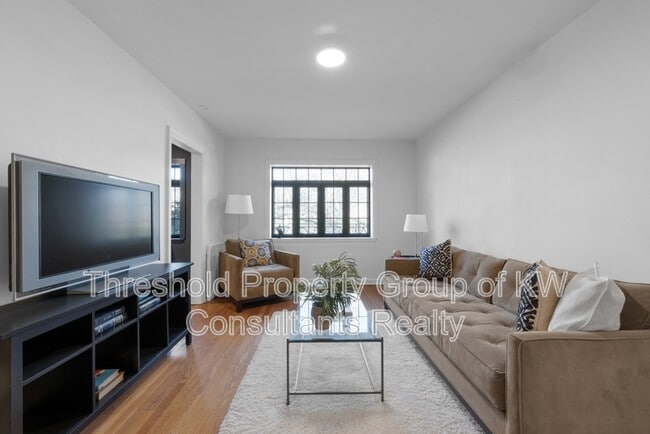 Building Photo - 451 E Town St Rental