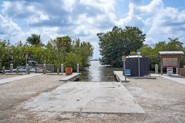 Photo - RYDEs VACA 305 Linden Dr Ellenton Unit RV/Camper lot