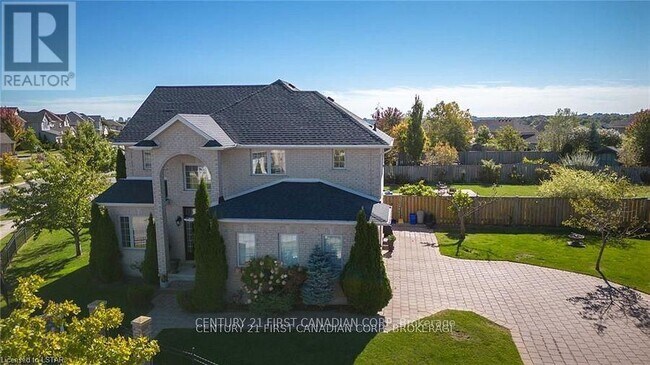 Photo - 2016 Beaverbrook Ave