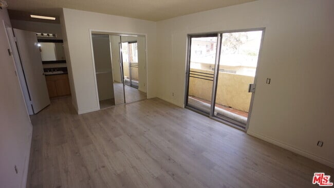 Building Photo - 1033 6th St Rental