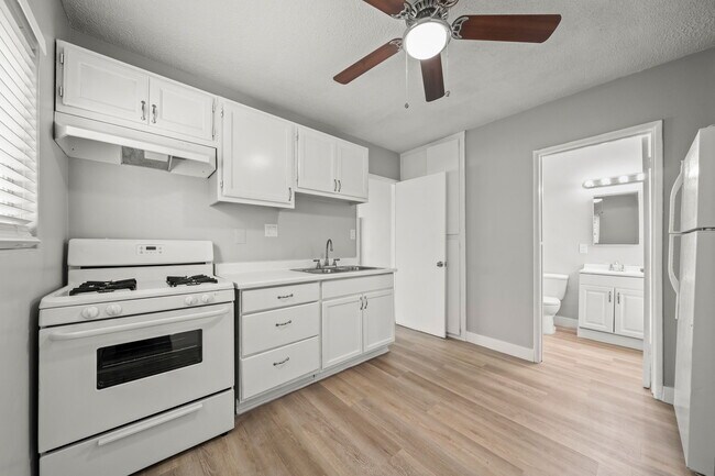 835-845 Glenway Dr.
