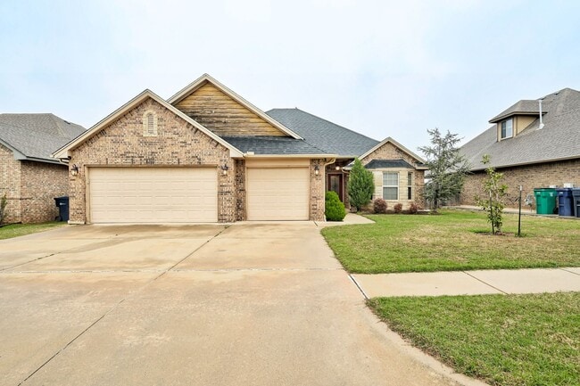 Photo - Beautiful & Large 4 Bed 2 Bath Home in Edmond!