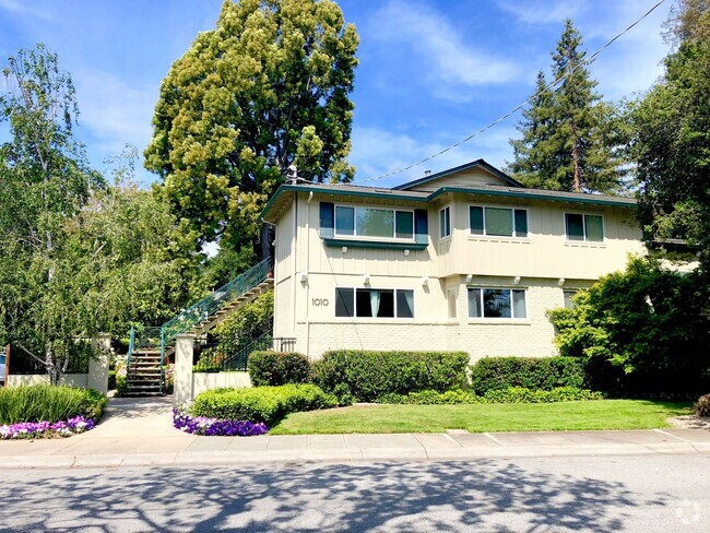 Building Photo - Noel Oaks Apartments