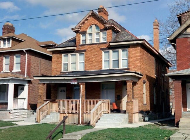 Building Photo - 1624 Summit Unit 1624 Rental