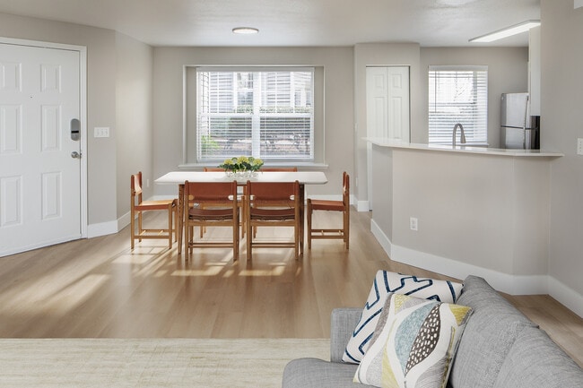 Comedor renovado - Avana Birch Pointe