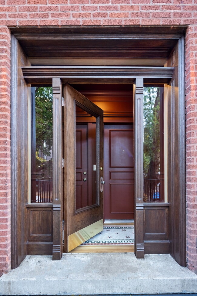 Photo - 1747 W Cornelia Ave Unit 1