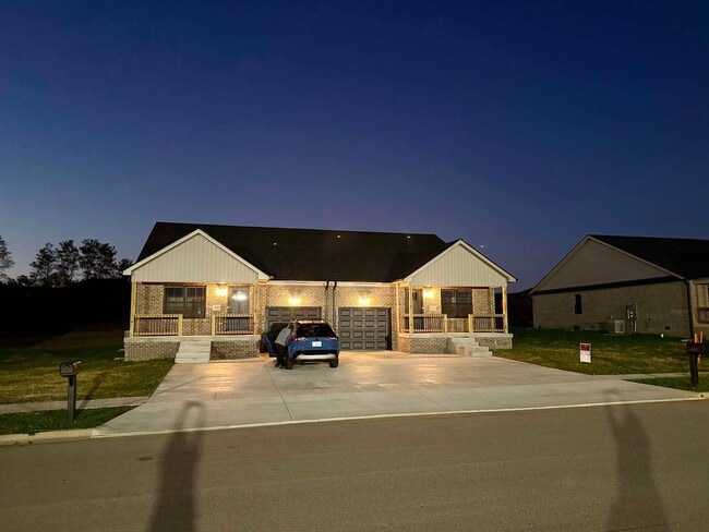 Building Photo - 418 Nandino Cir