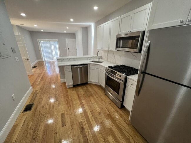 Building Photo - 1.0 bedroom in Cambridge Massachusetts 02140 Unit U2 Rental