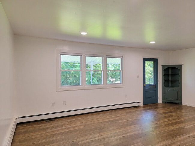 Photo - 661 Lauschtown Rd