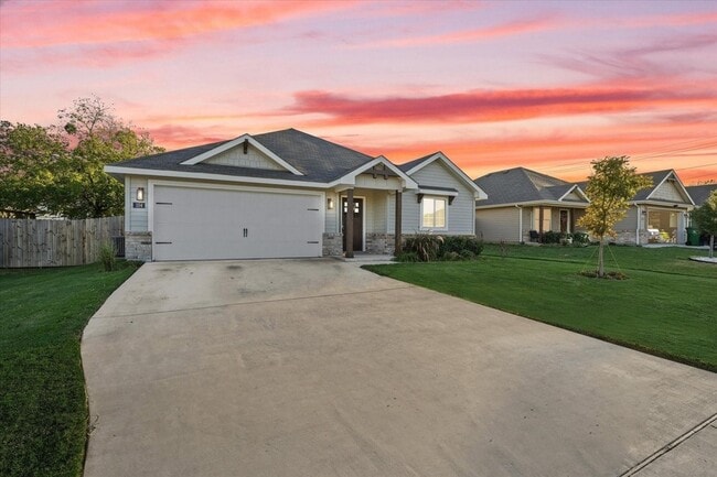 Building Photo - 104 Arrowhead Dr