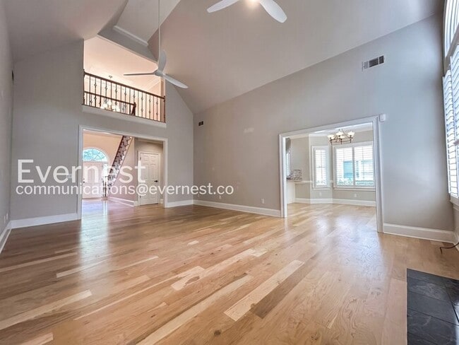 Photo - 5 Bed/3.5 Bath Home with Garage /Available Now!