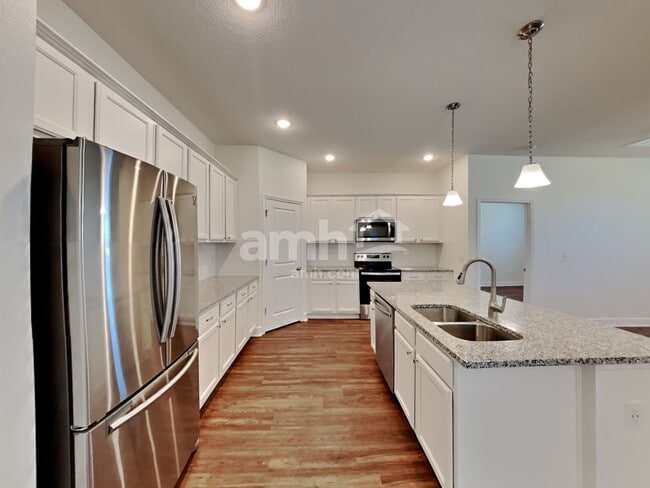 2450 Ixora Ct