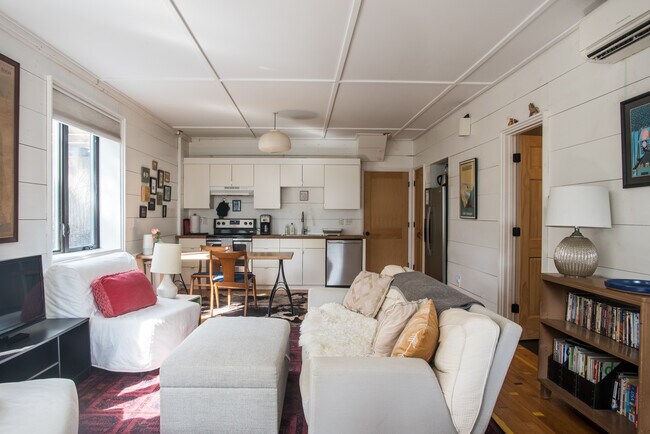 310 6th Street SW Unit B (Ground Floor)