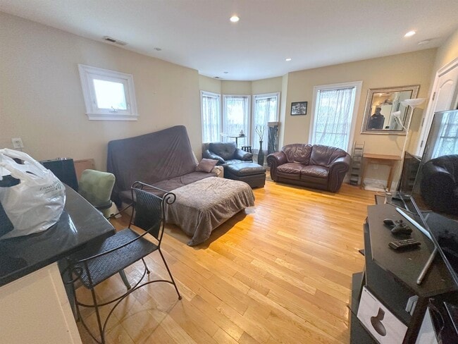 Photo - 28 Benham St Unit 2