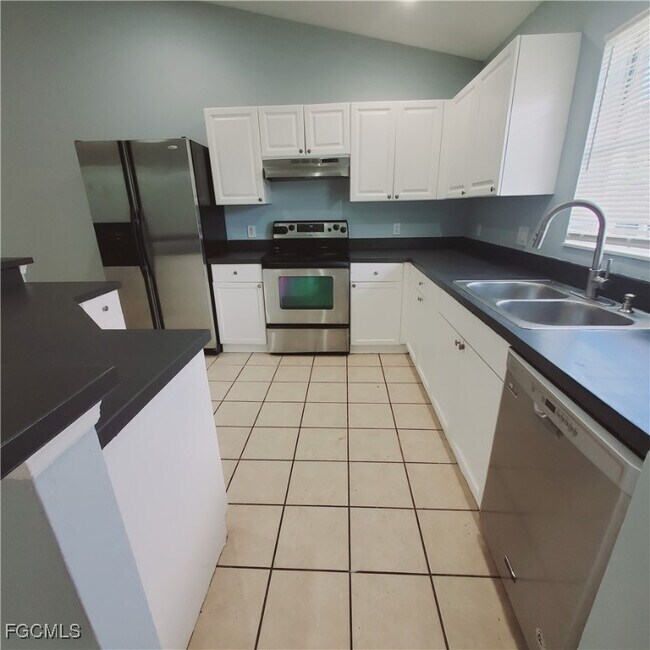Photo - 779 Bedford Dr