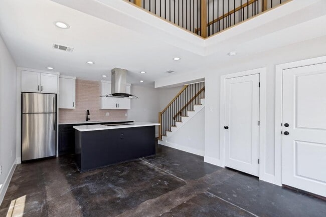 Photo - 501 N 67th St