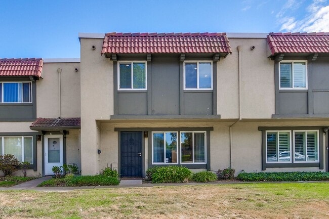 Photo - Beautiful 4 Bed 2.5 Bath Town Home in Fremont Northgate Area !