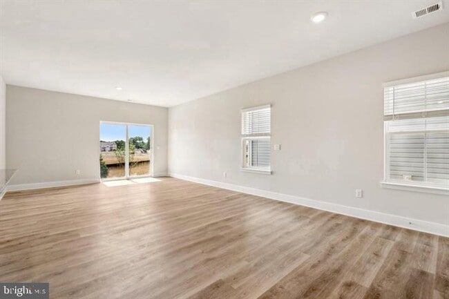 Photo - 112 Charing Cross Dr